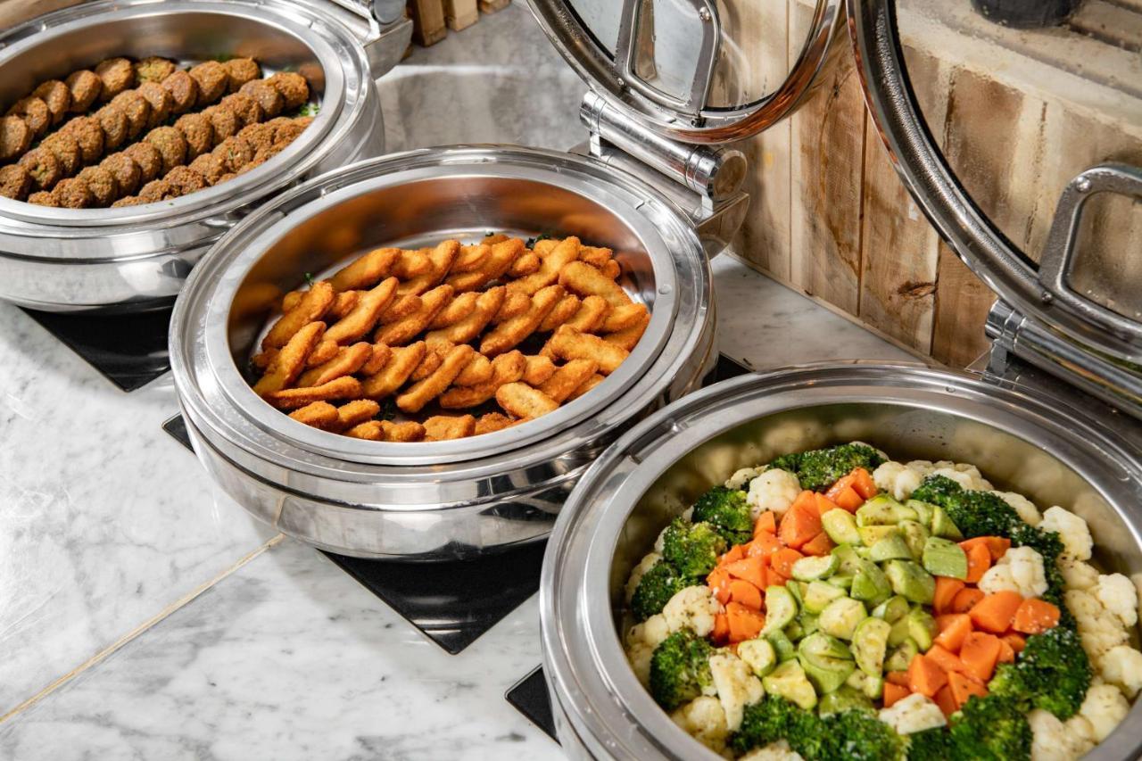 Park Inn By Radisson Makkah Aziziyah 메카 외부 사진 Buffet at a hotel