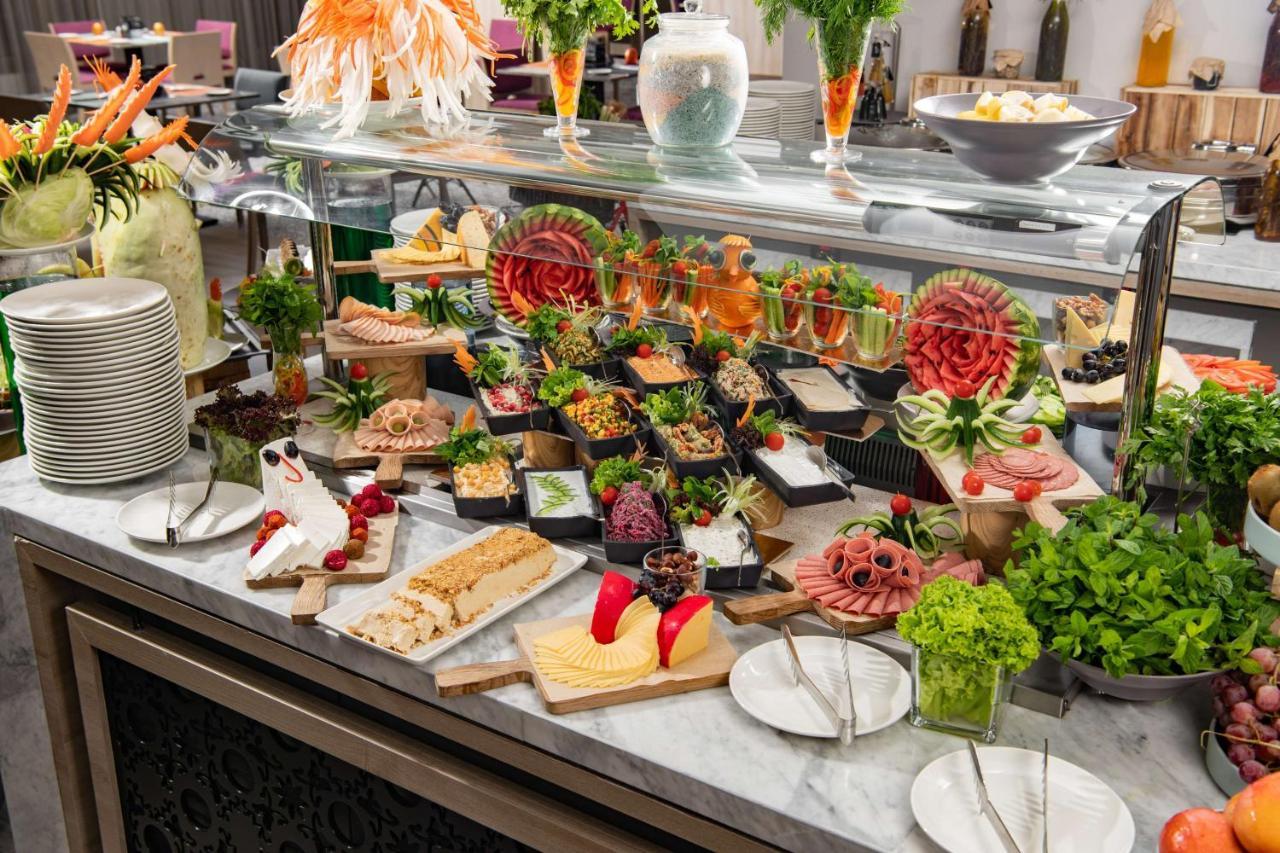 Park Inn By Radisson Makkah Aziziyah 메카 외부 사진 Buffet at the Mandarin Oriental, Rome