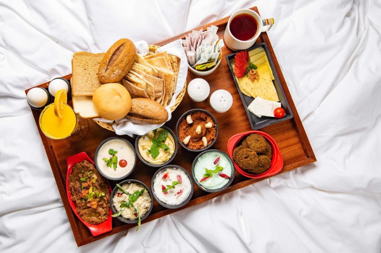 Park Inn By Radisson Makkah Aziziyah 메카 외부 사진 A typical breakfast in India