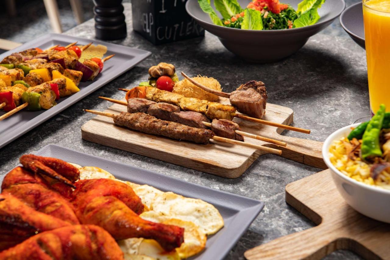 Park Inn By Radisson Makkah Aziziyah 메카 외부 사진 A buffet at a luxury hotel