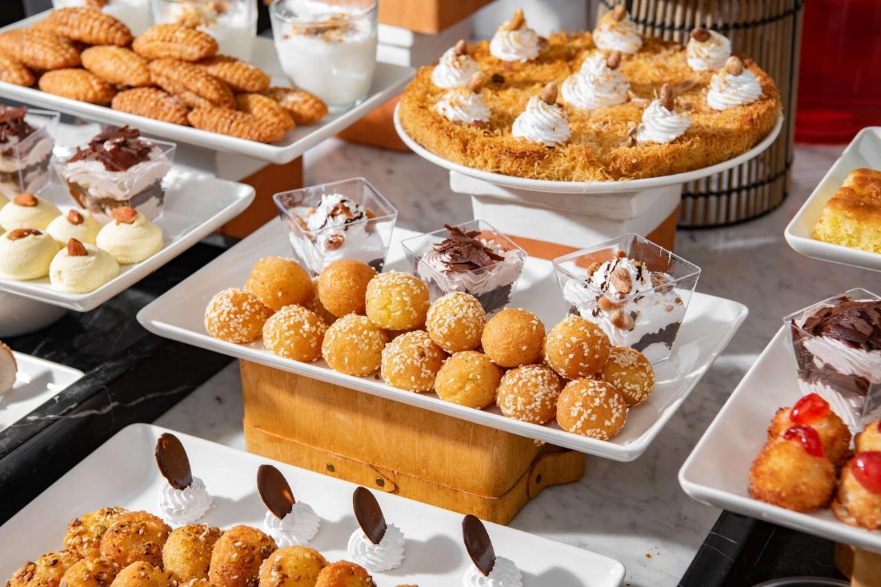 Park Inn By Radisson Makkah Aziziyah 메카 외부 사진 A buffet at a luxury hotel