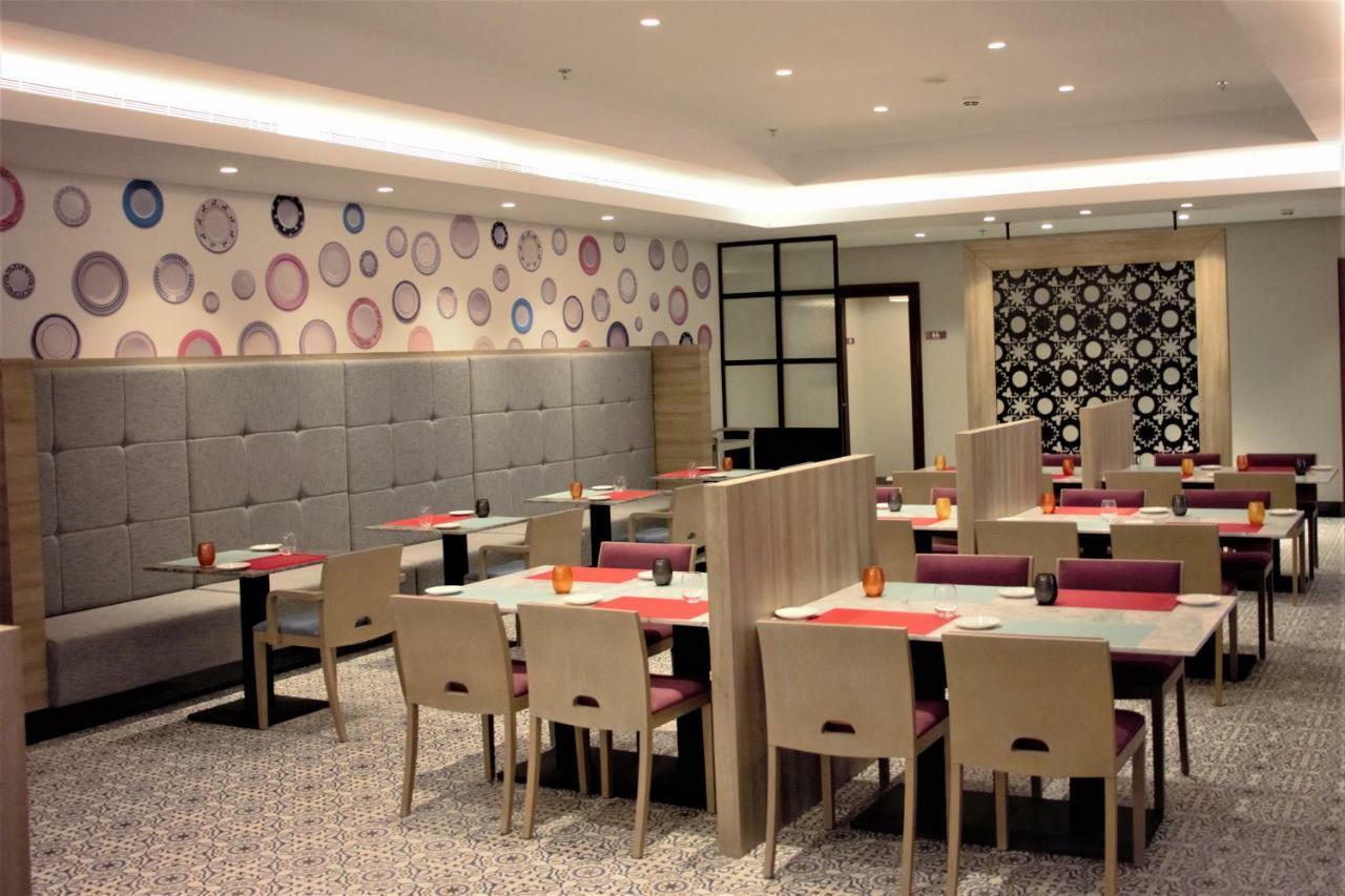 Park Inn By Radisson Makkah Aziziyah 메카 외부 사진 The restaurant's interior