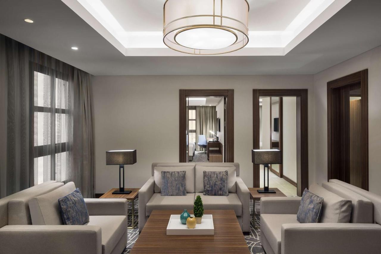 Park Inn By Radisson Makkah Aziziyah 메카 외부 사진 A living room in a suite at the hotel