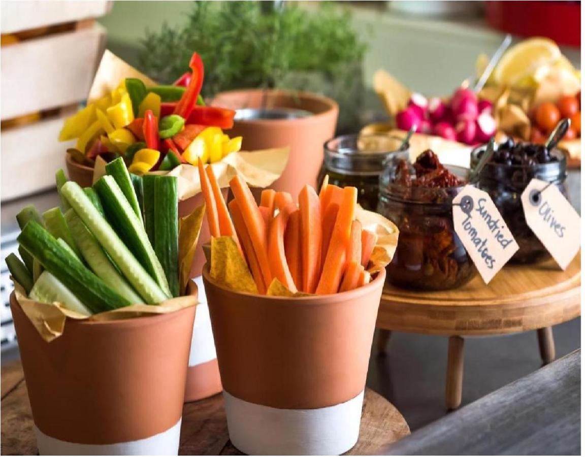 Park Inn By Radisson Makkah Aziziyah 메카 외부 사진 A selection of tapas